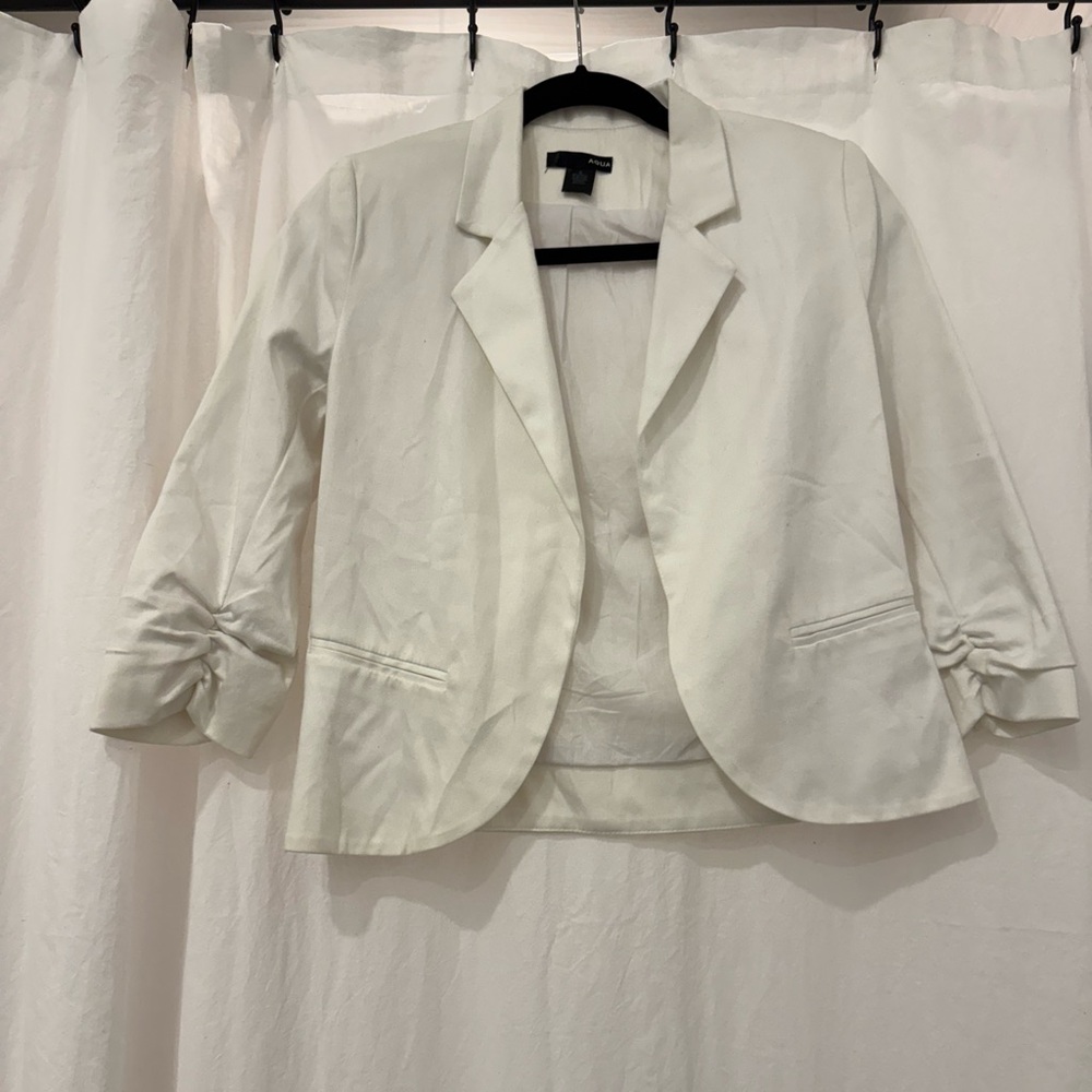 AQUA White Cropped Blazer with Ruched Sleeves
